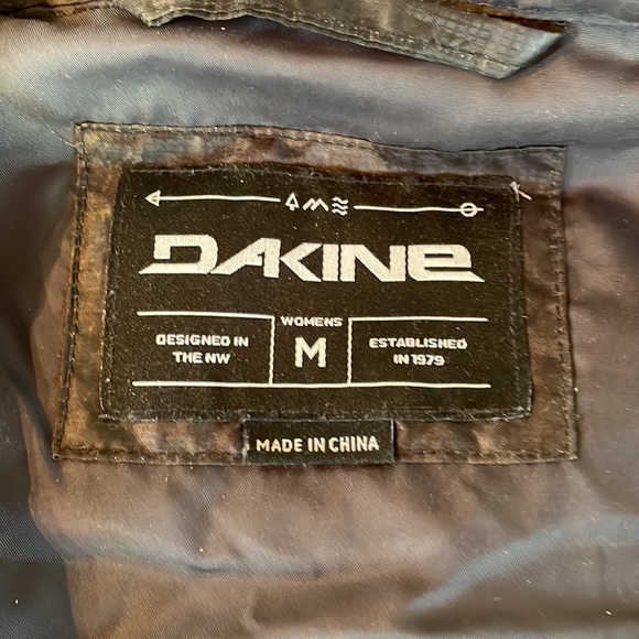 EUC DAKINE WOMEN’S medium jacket - part duck down! Camo and Burgundy - Picture 3 of 7